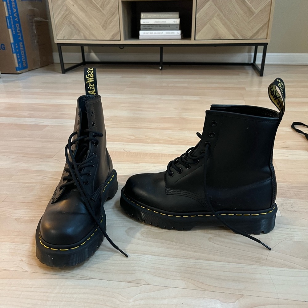 DOC MARTENS